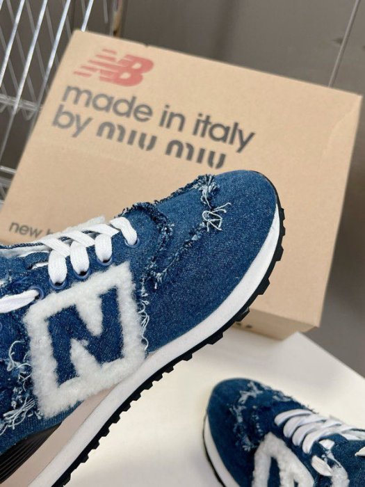 Sneakers women's on fur Miu Miu x New Balance 574 фото 4