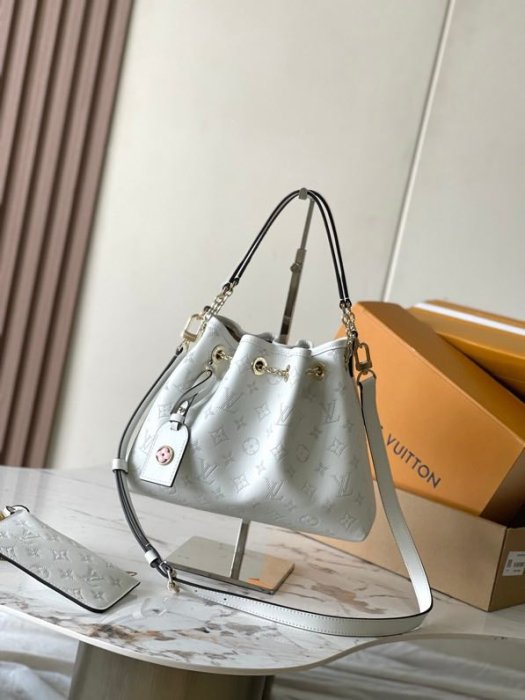 A bag women's LV Bundle M11283 28 cm