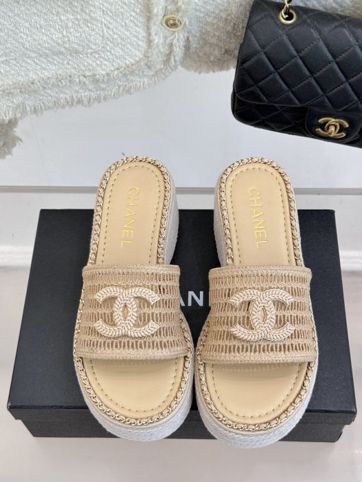 Шлепанцы женские фото 4