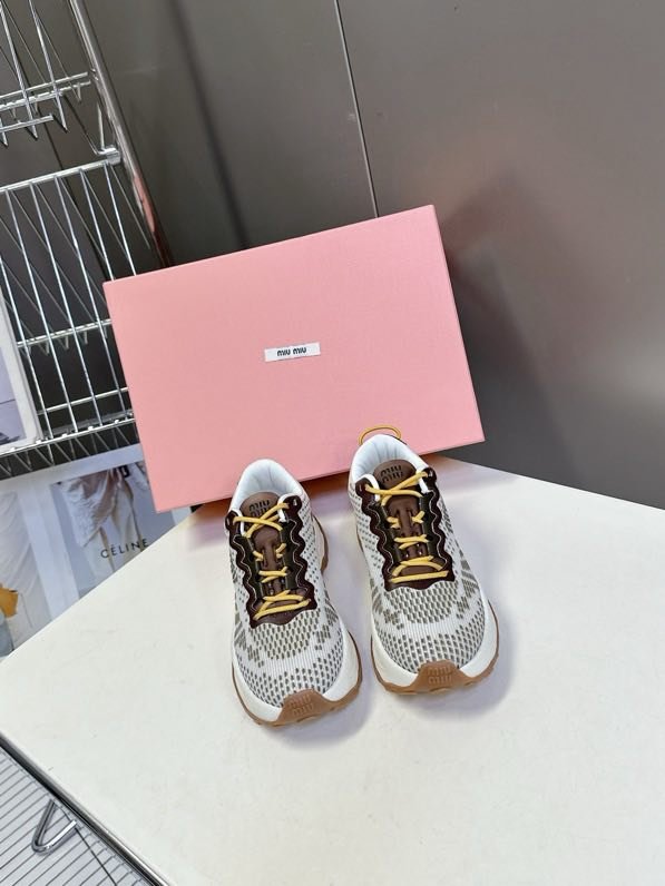 Кроссовки женские фото 3