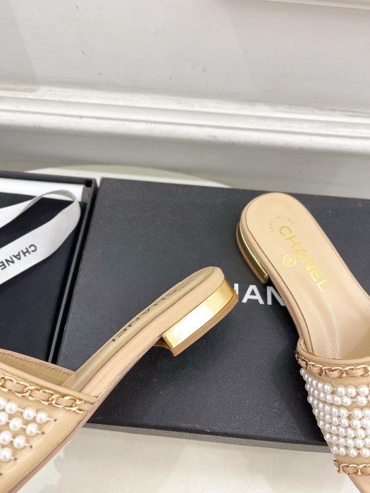 Шлепанцы женские фото 8