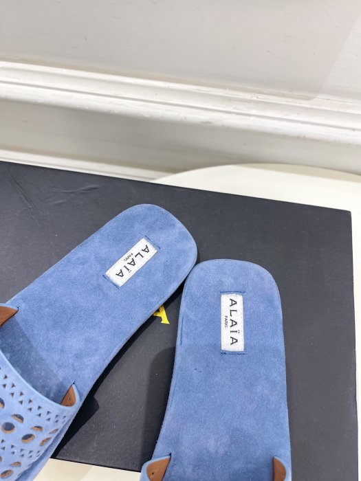 Шлепанцы женские фото 7