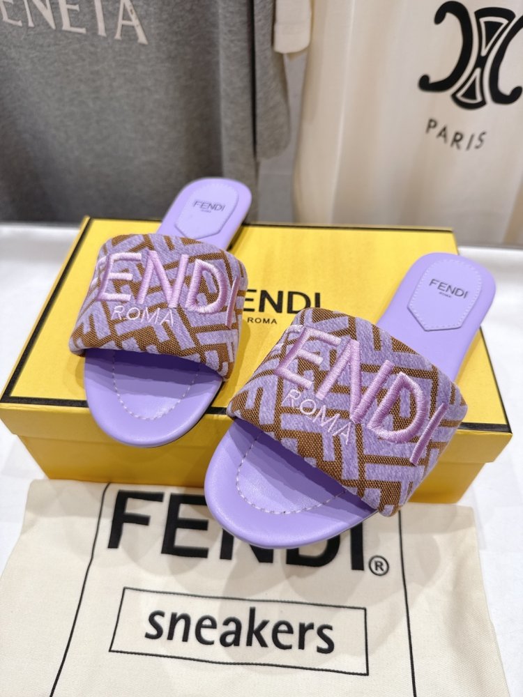 Шлепанцы женские фото 5