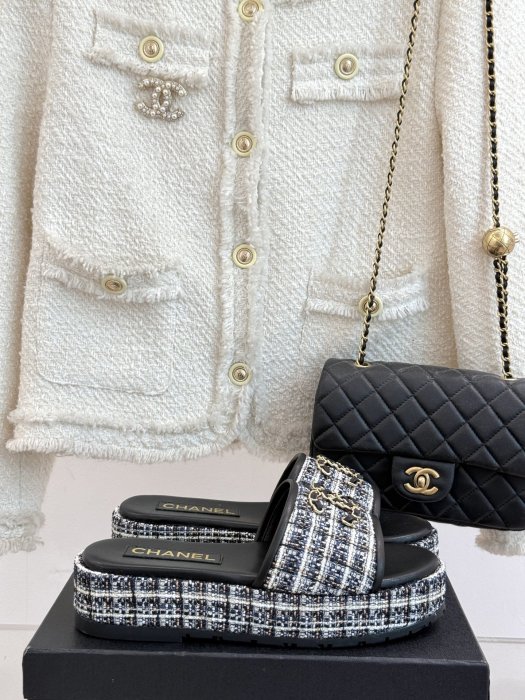 Шлепанцы женские