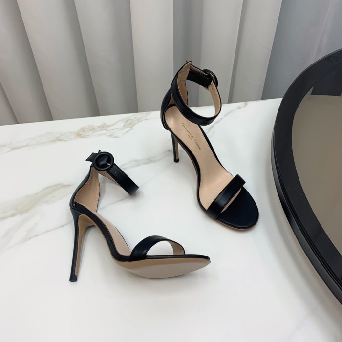 Босоножки фото 5