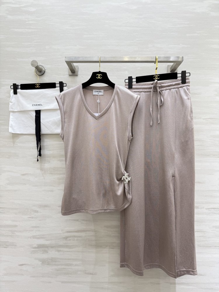 Костюм жіночий