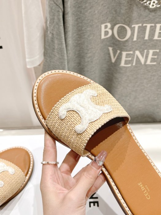 Шлепанцы женские фото 6