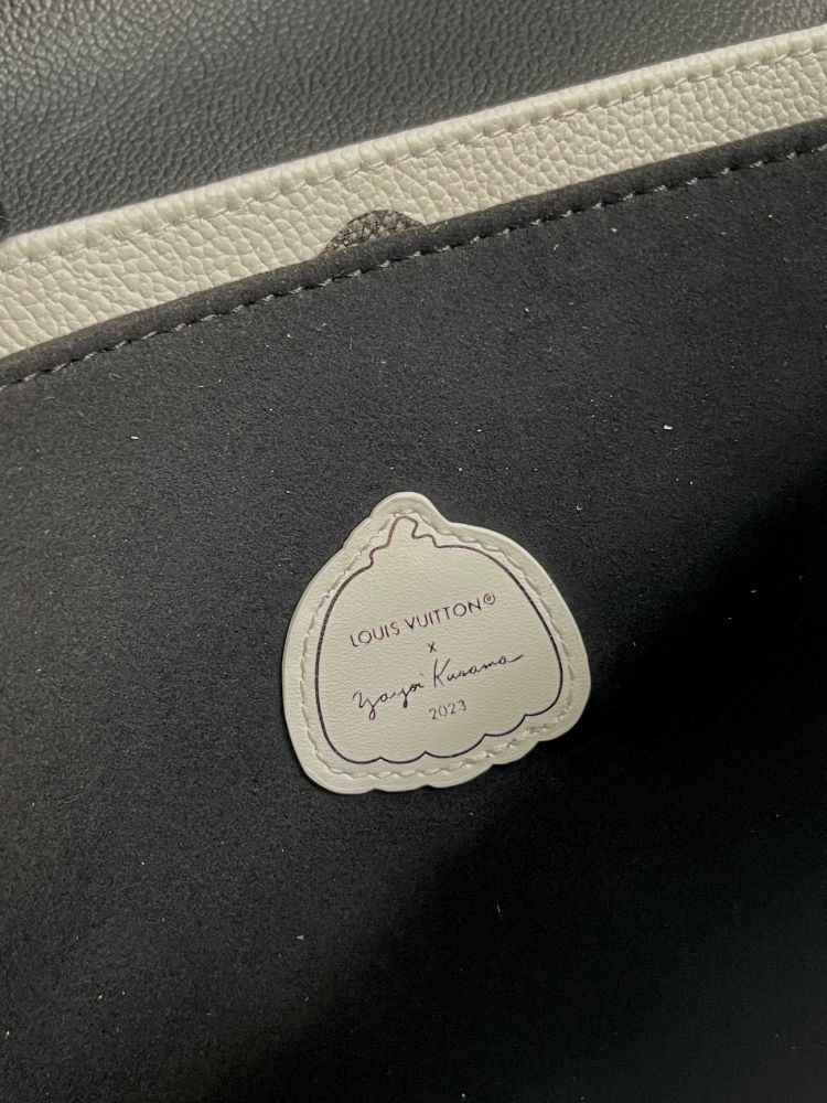 Сумка LV x YK Pochette Métis​ Monogram Empreinte Leather M46409 25 см фото 9