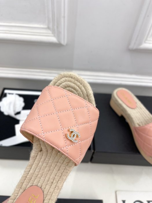 Шлепанцы женские фото 6