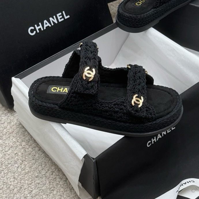 Шльопанці жіночі фото 7