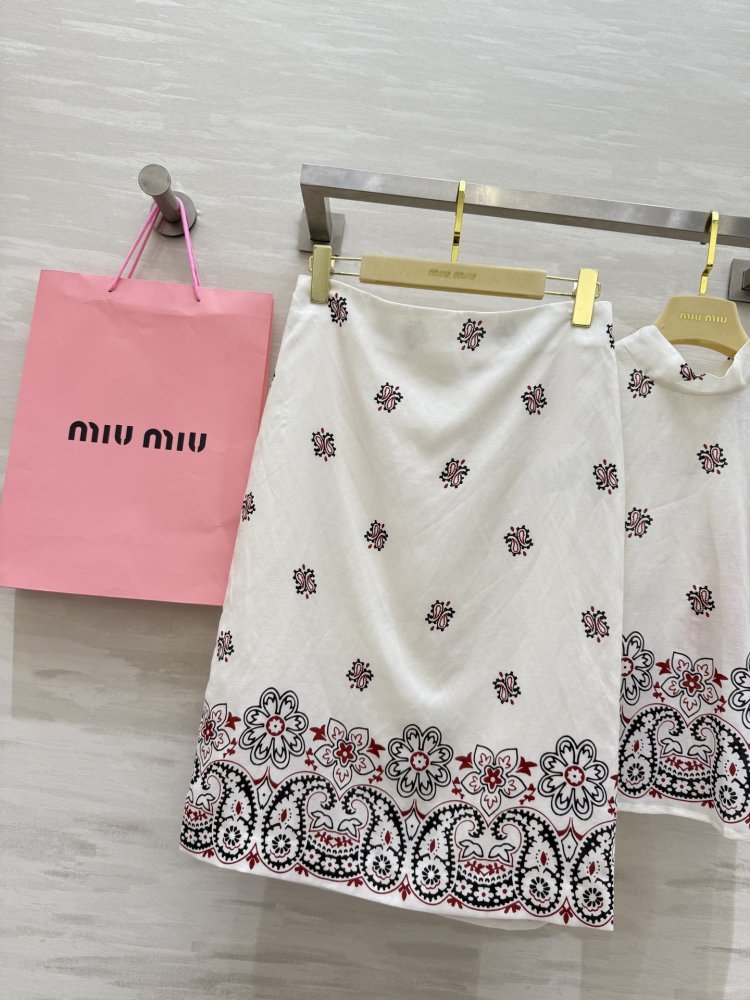 Костюм женский фото 5