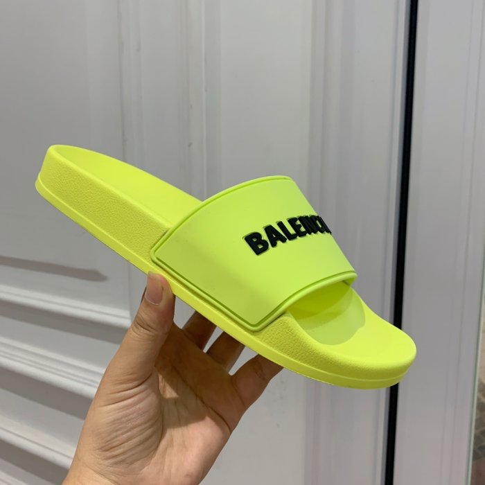 Шлепанцы фото 3