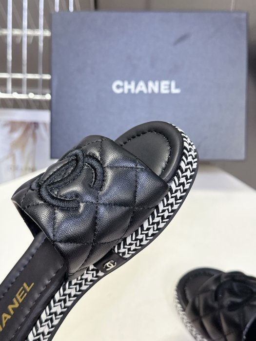 Шлепанцы фото 8