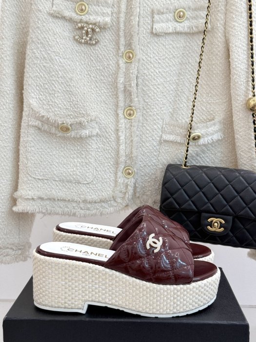 Шлепанцы женские