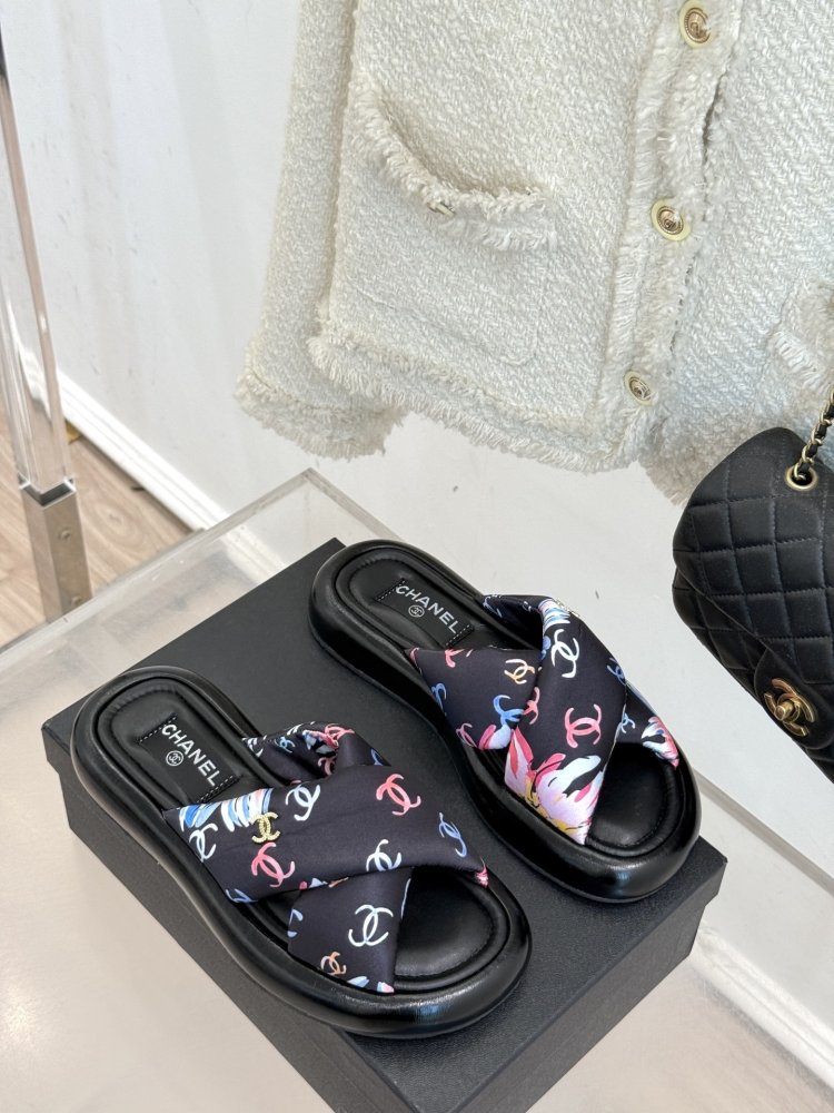 Шльопанці жіночі фото 3