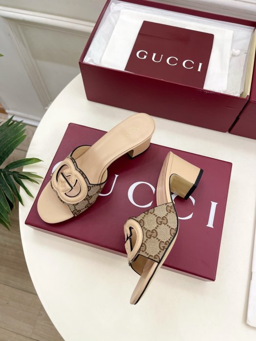 Босоножки фото 5