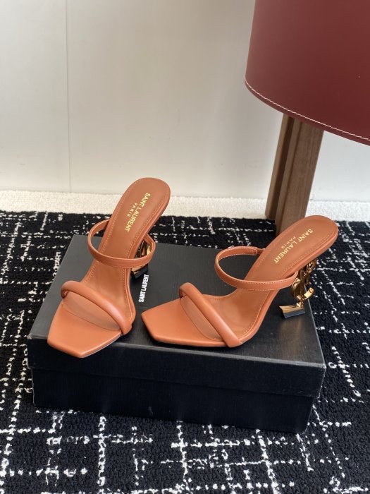 Босоножки фото 3