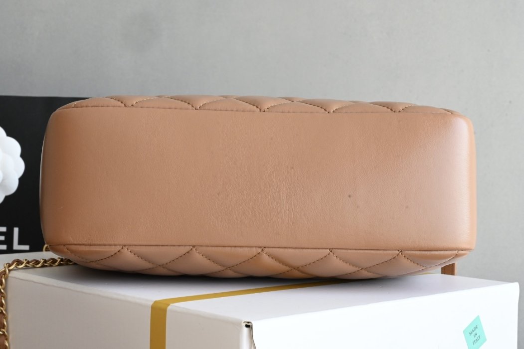 Бежевая кожаная сумка через плечо Chanel Matelasse фото 3