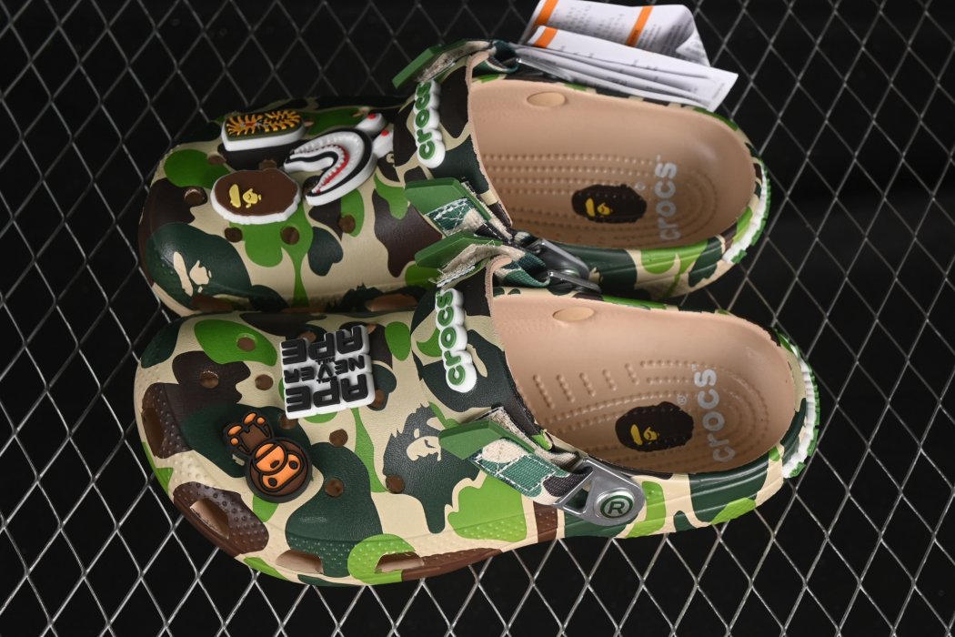 Кроксы Bape x Crocs Classic Clog фото 5