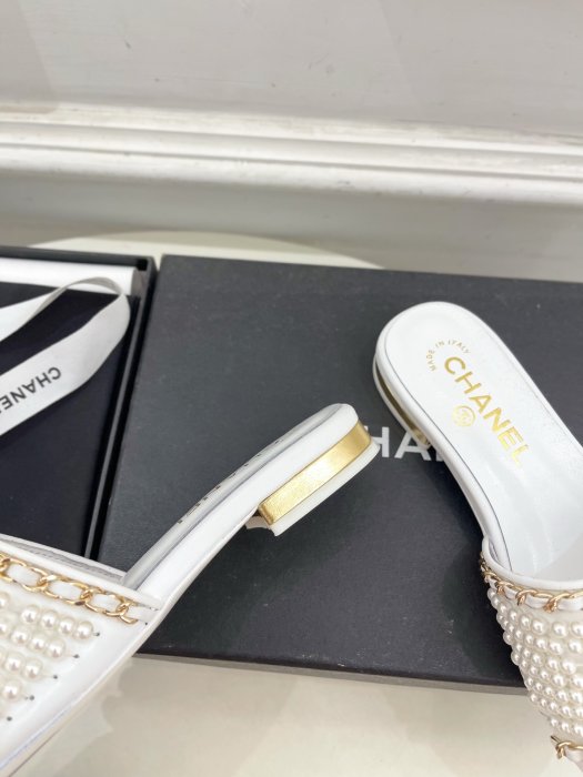 Шлепанцы женские фото 7