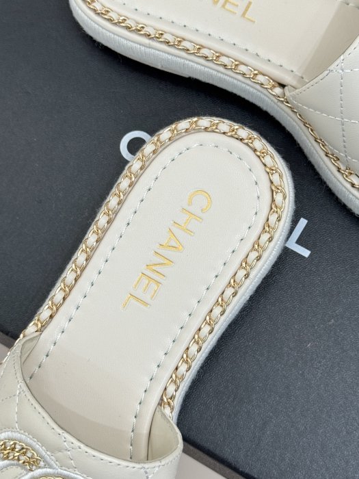 Шлепанцы женские фото 8