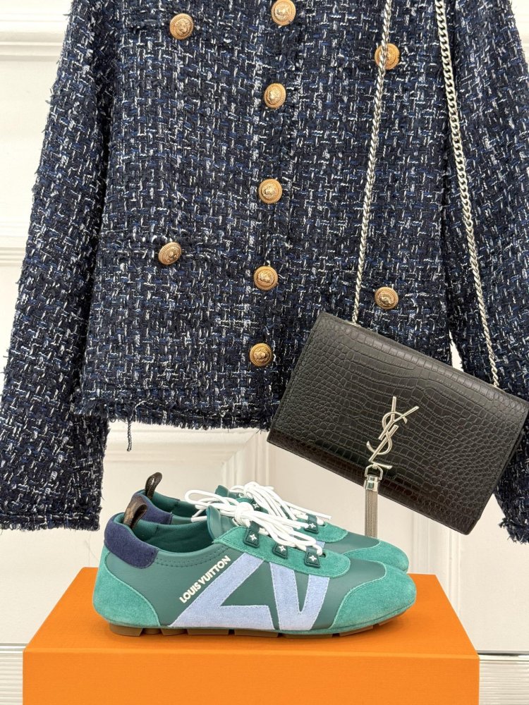 Кроссовки женские