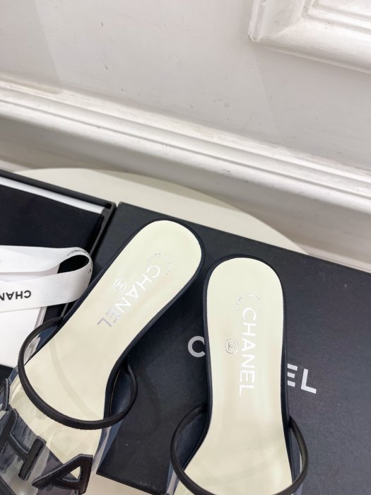 Шлепанцы женские фото 8