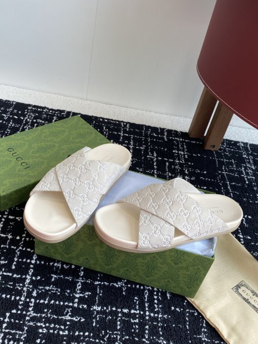 Шлепанцы фото 3