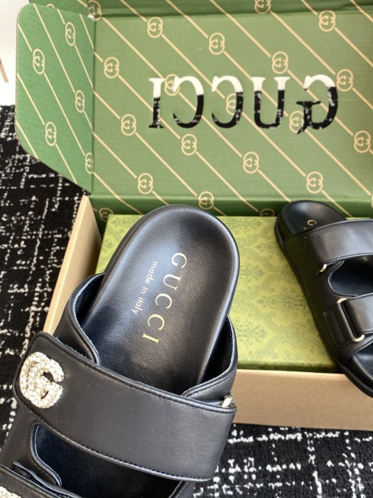 Шлепанцы фото 8