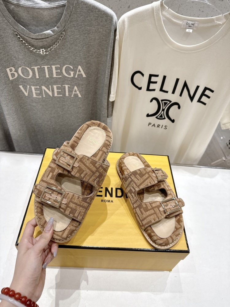 Шльопанці жіночі фото 4