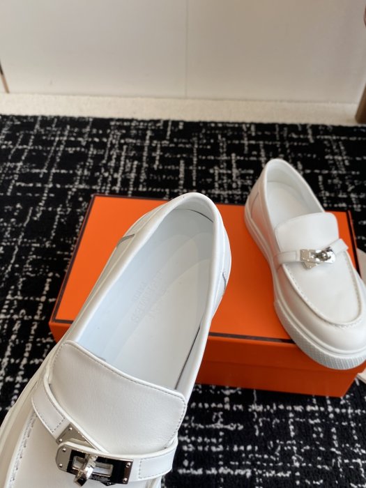 Лоферы кожаные женские фото 8