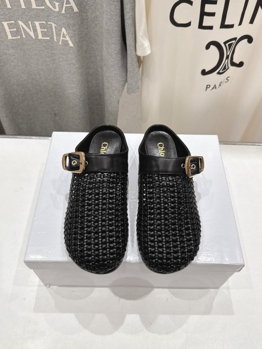 Шльопанці жіночі