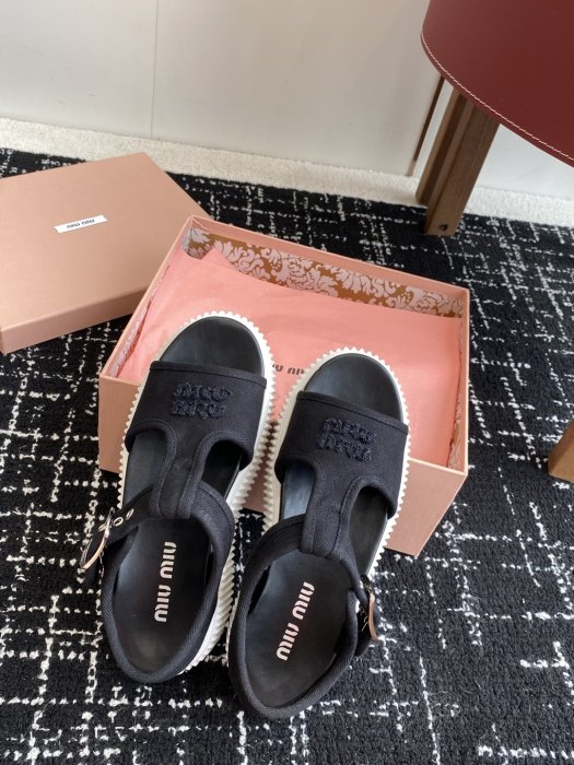 Сандалі жіночі фото 4