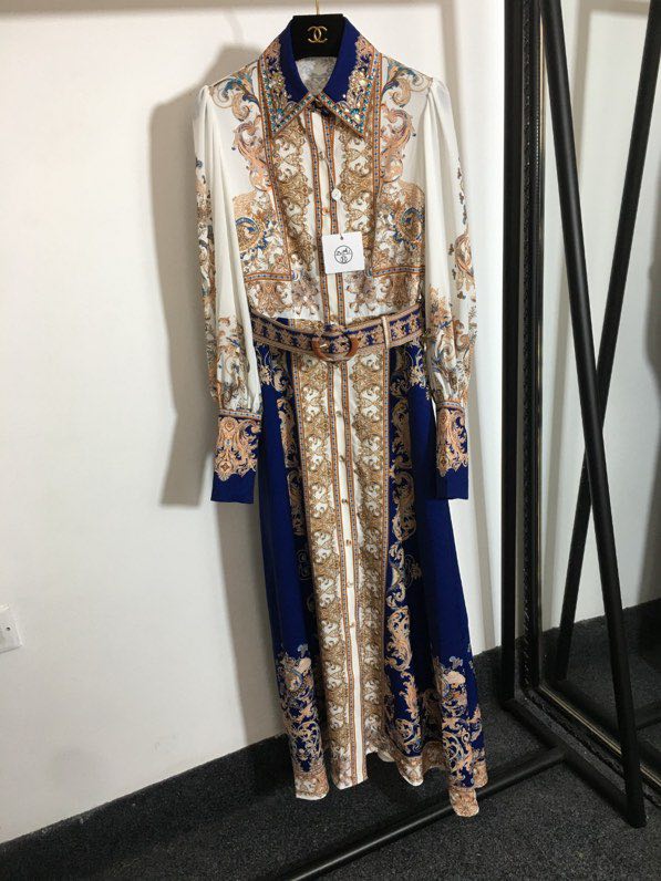 Плаття, Сукня з довгими рукавами в стилі ретро