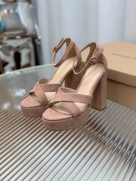 Босоножки фото 9