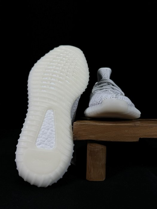 Кросівки Yeezy 350V2 фото 3