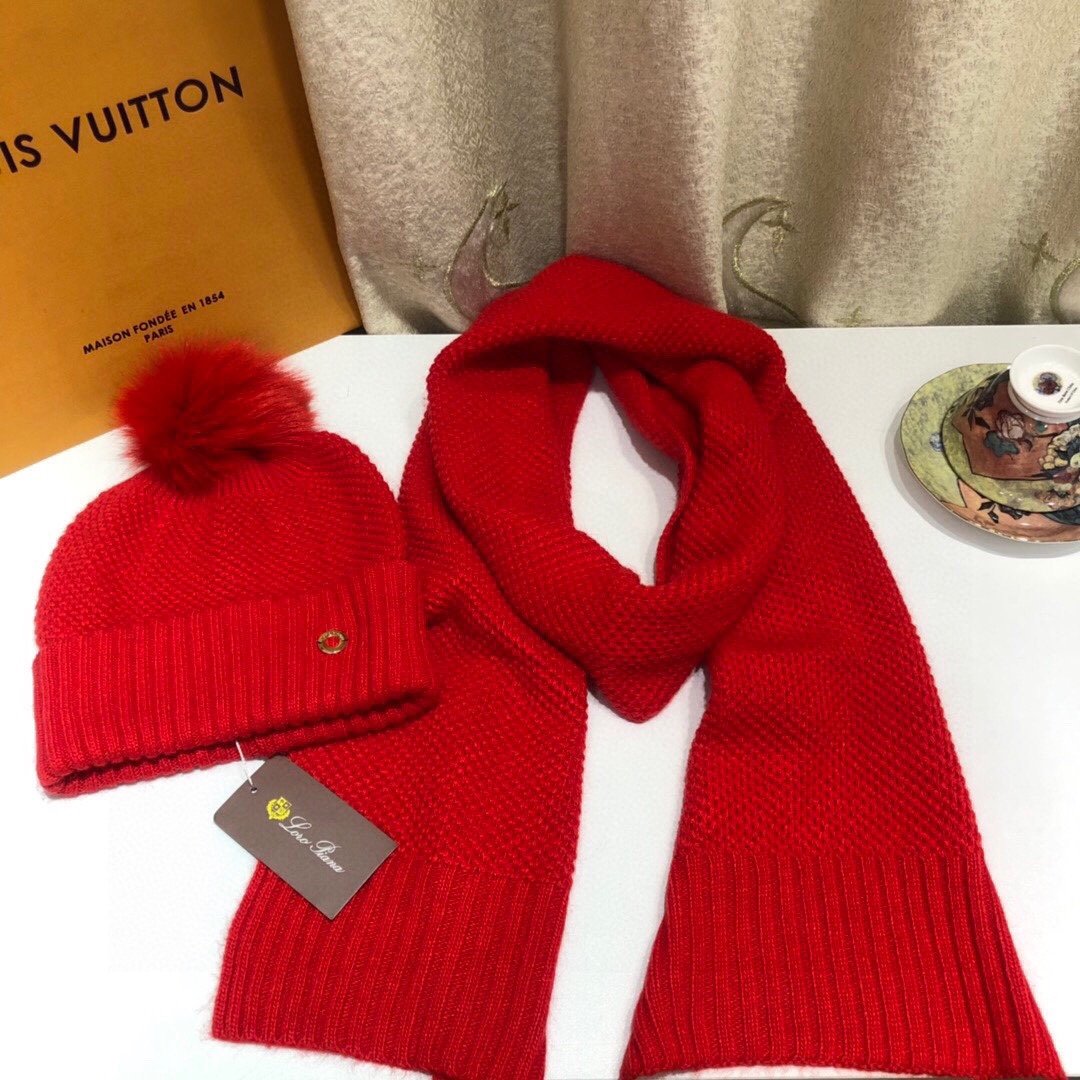 Set scarf and a cap cashmere knitted