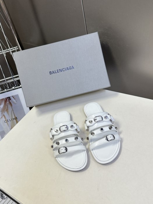 Шлепанцы женские