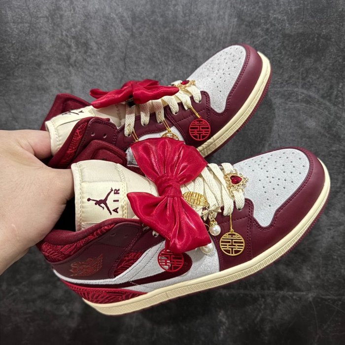 Кроссовки Air Jordan 1 Mid фото 13