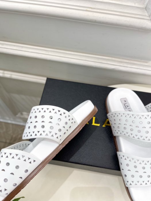 Шлепанцы женские фото 8