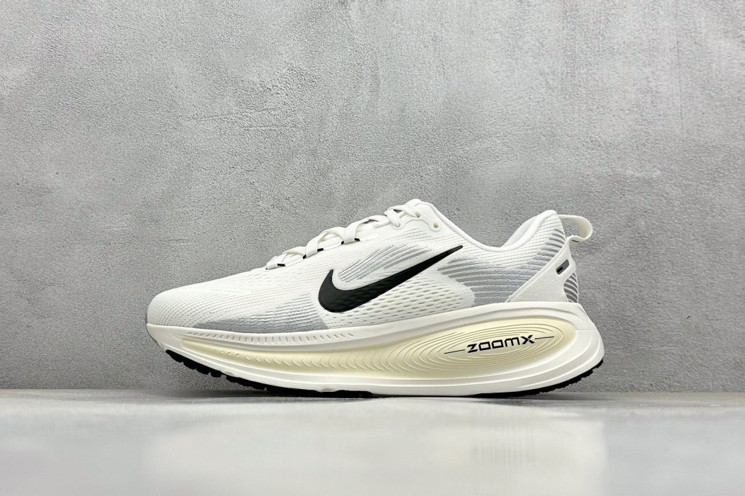 Кроссовки Zoom VOMERO 18