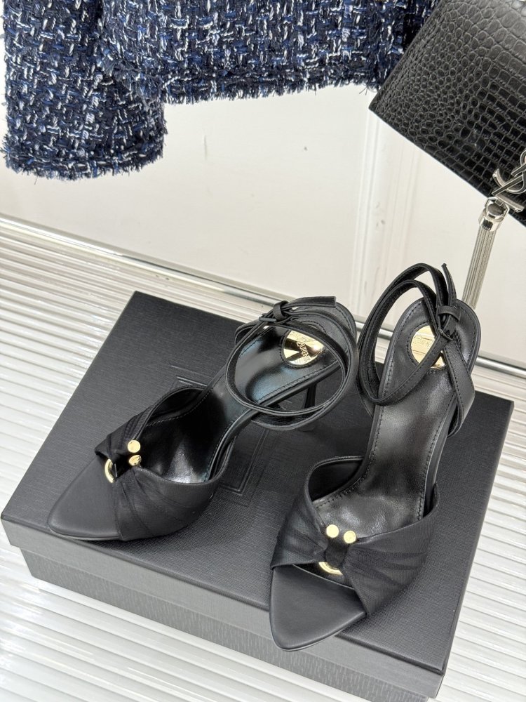 Босоножки фото 2