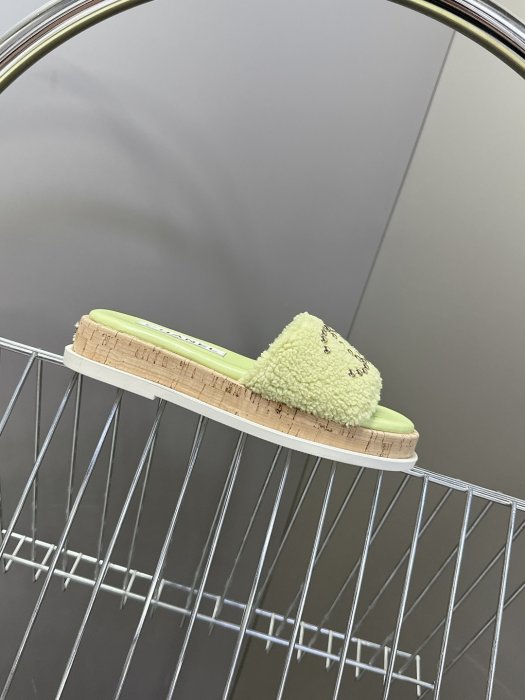 Шлепанцы женские фото 5