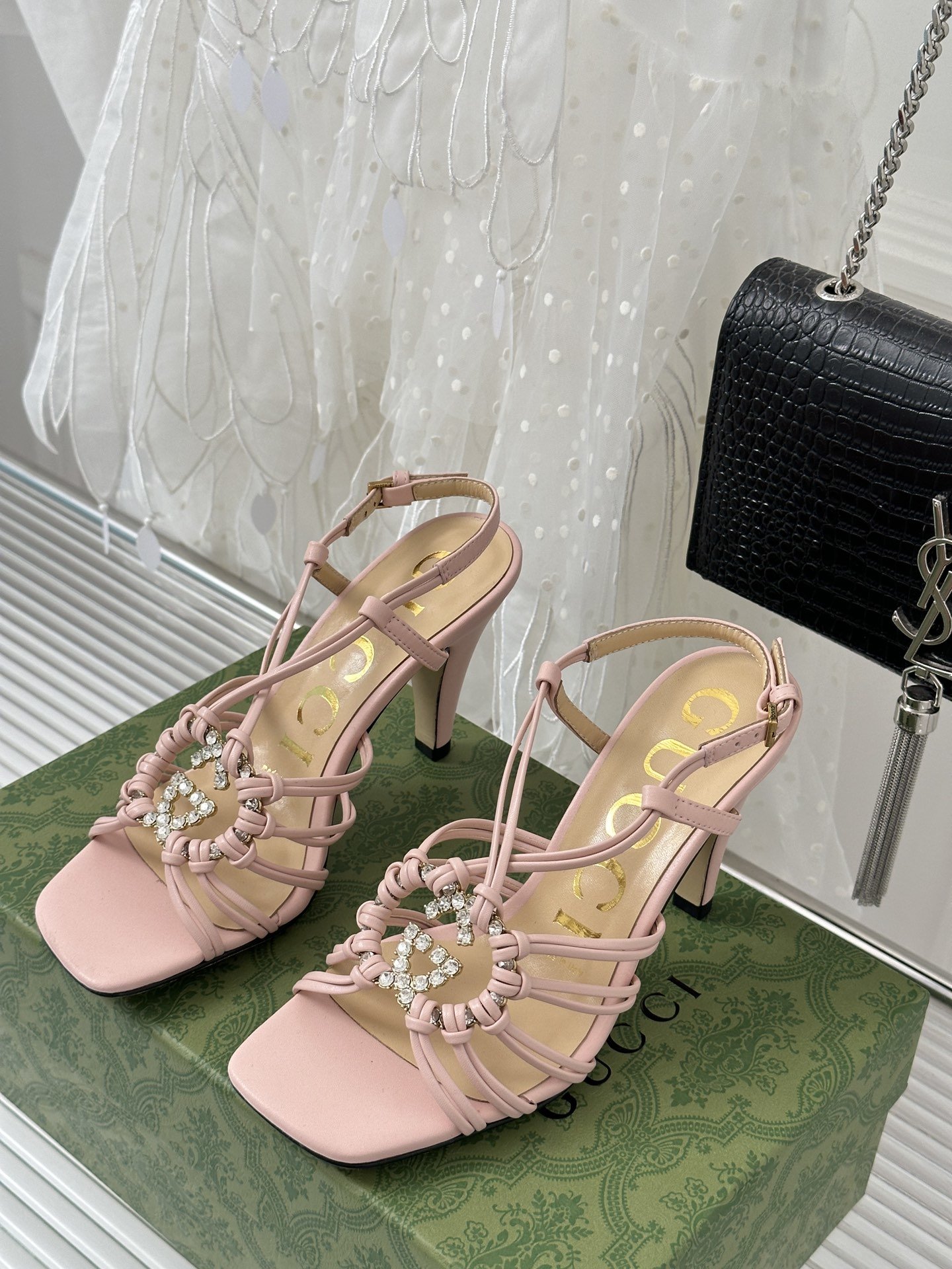 Sandals pink leather фото 2