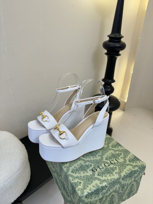 Босоножки фото 5