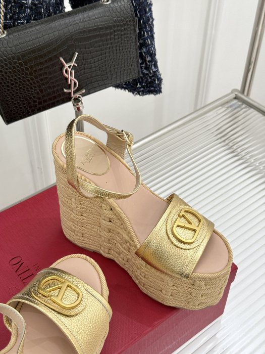 Босоножки фото 5