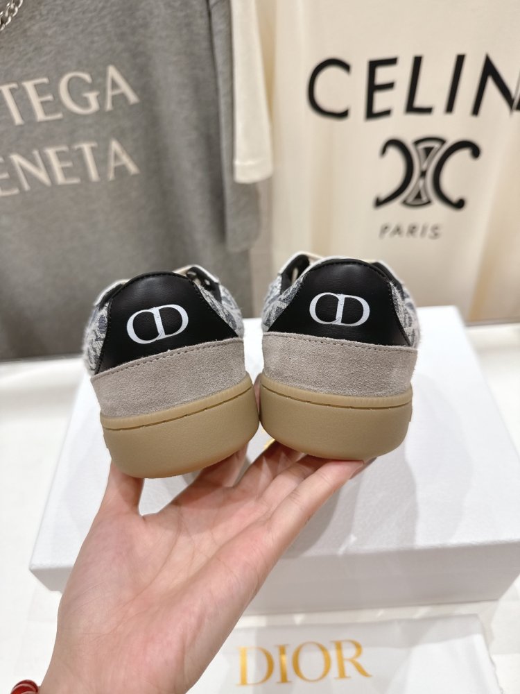 Кросівки жіночі фото 8