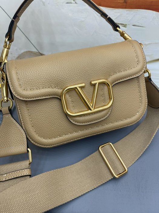 A bag women's VALENTINO GARAVANI ALLTIME 23.5 cm фото 4