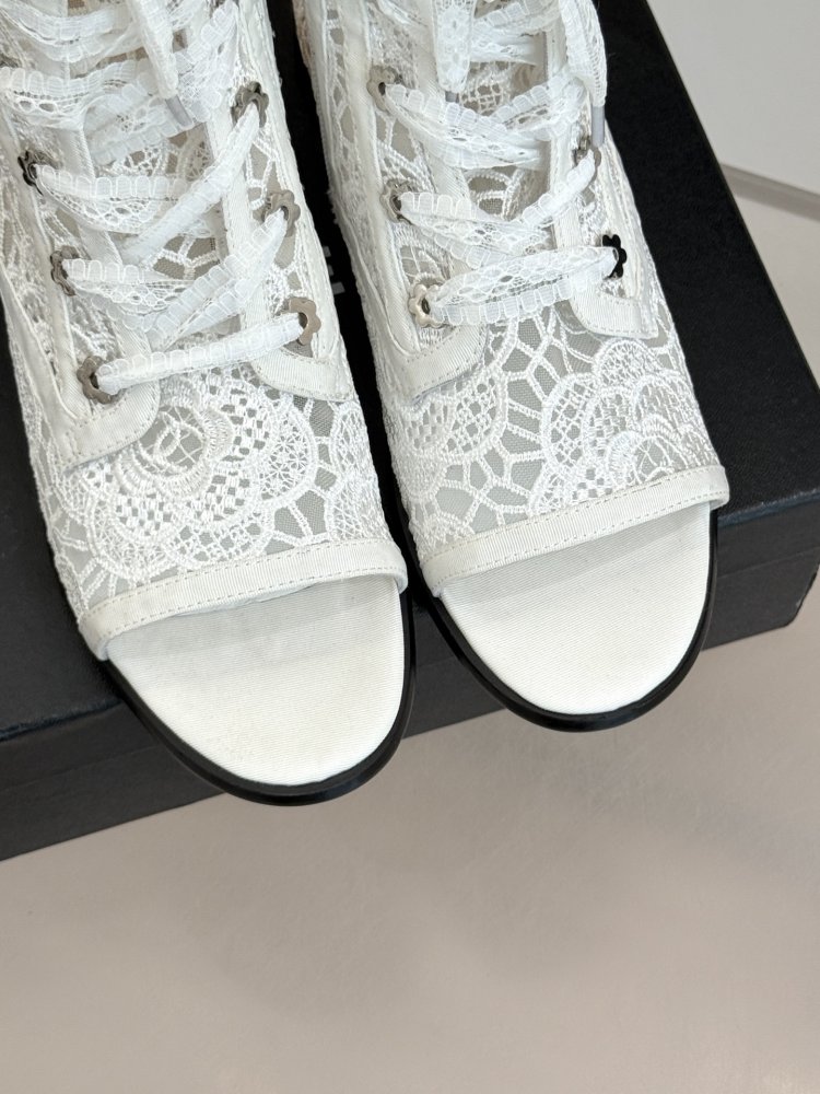 Ботинки женские фото 7