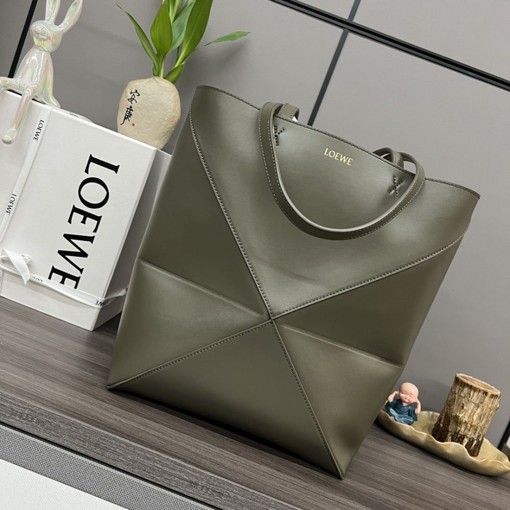 A bag women's Puzzle Fold Tote 31.5 cm